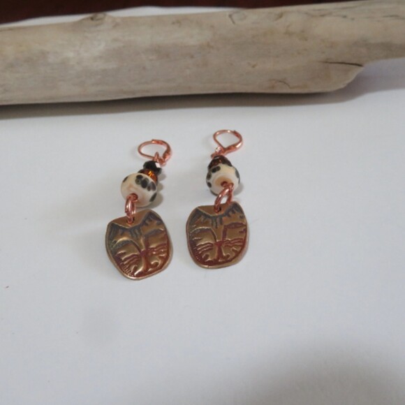 Leopard Face Earrings copper wirewrapped with leopard print lamp work beads OOAK - Picture 2 of 5